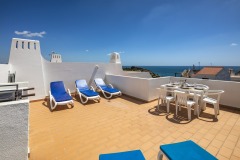 7 - Roof terrace with loungers, table & chairs and barbecue
